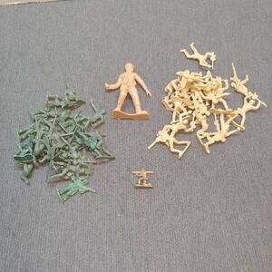Vintage Army Men Toy Soldiers Lot Green Tan Plastic Military Figures Set